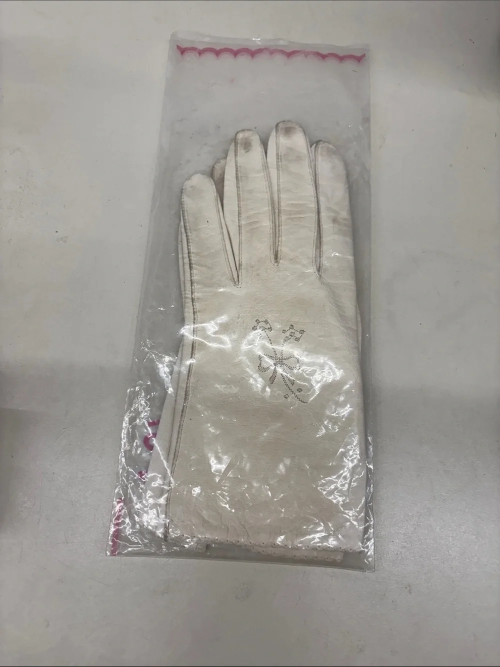 Aris White Women's Dress Gloves with Floral Embroidery